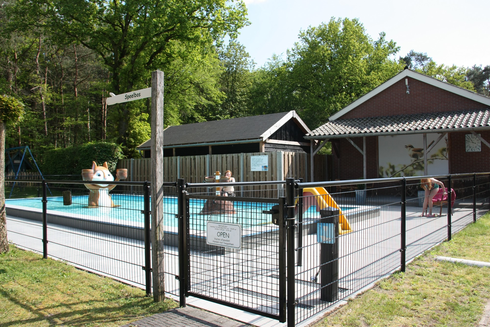 Buitenzwembad_campingtamaring1